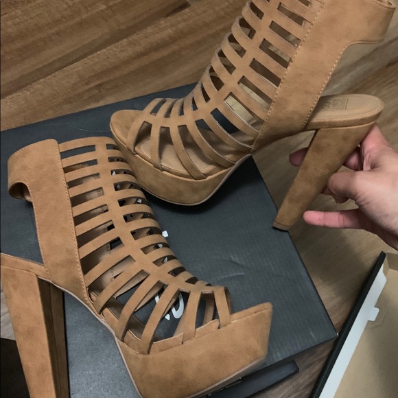 Platform heels - Picture 3 of 6